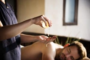 huile de coco massage relaxant